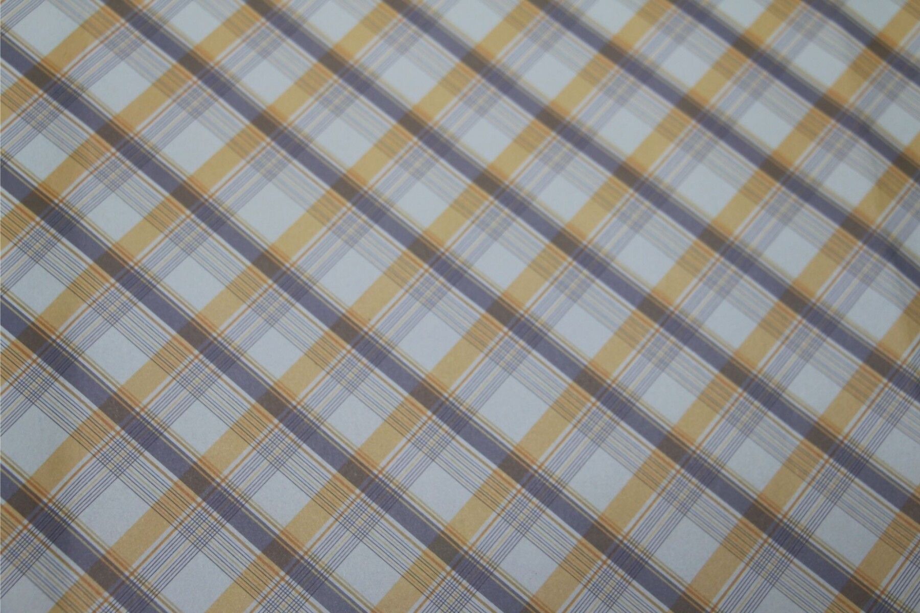 PAPEL DE REGALO 75 X 50 - ESCOCES BLANCO AMARILLO AZUL 