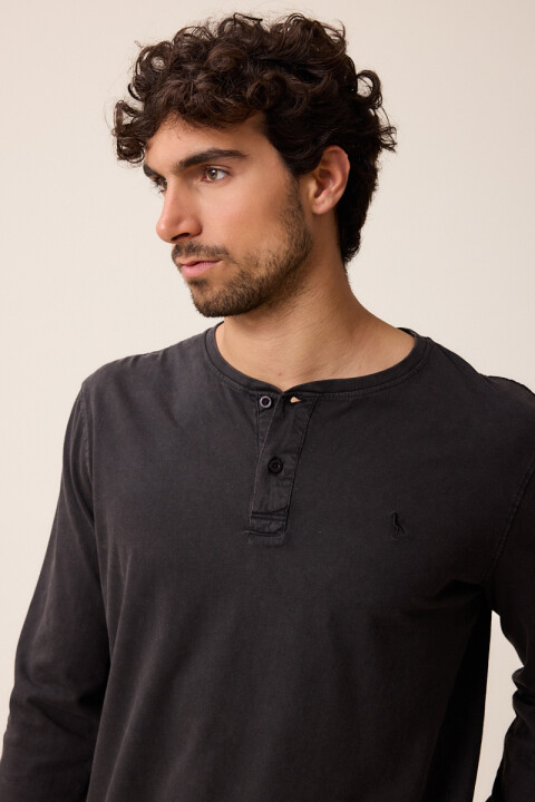 T-SHIRT M/L UCAY POLANCO Negro