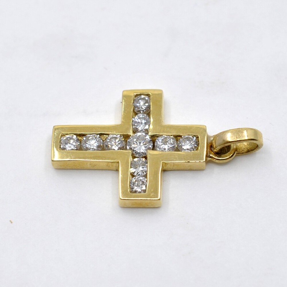 Cruz En Oro 18K amarillo Y brillantes 15 x 12 mm Cruz En Oro 18K amarillo Y brillantes 15 x 12 mm