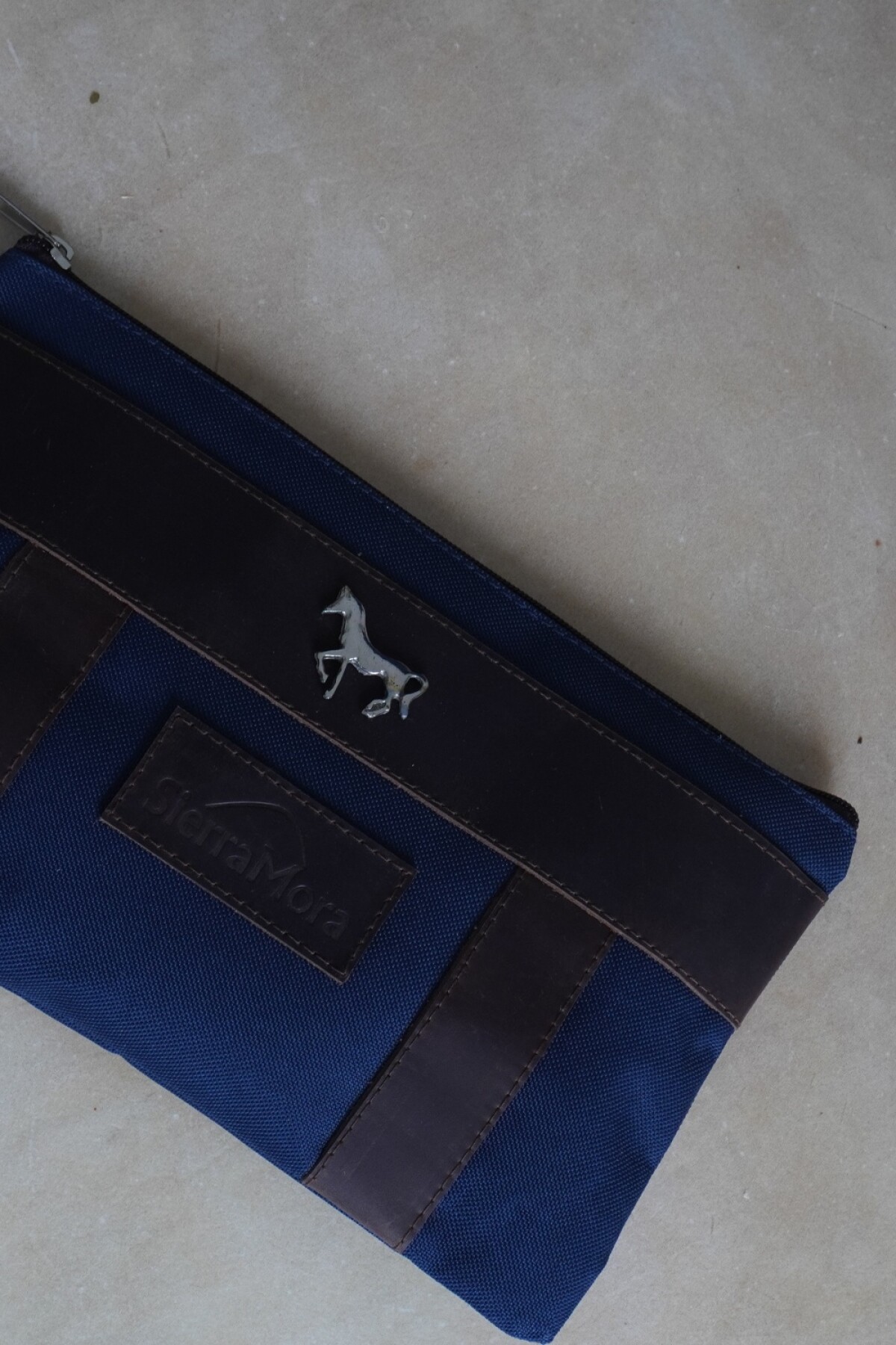 Sobre Cartuchera Mustang Chocolate / Azul