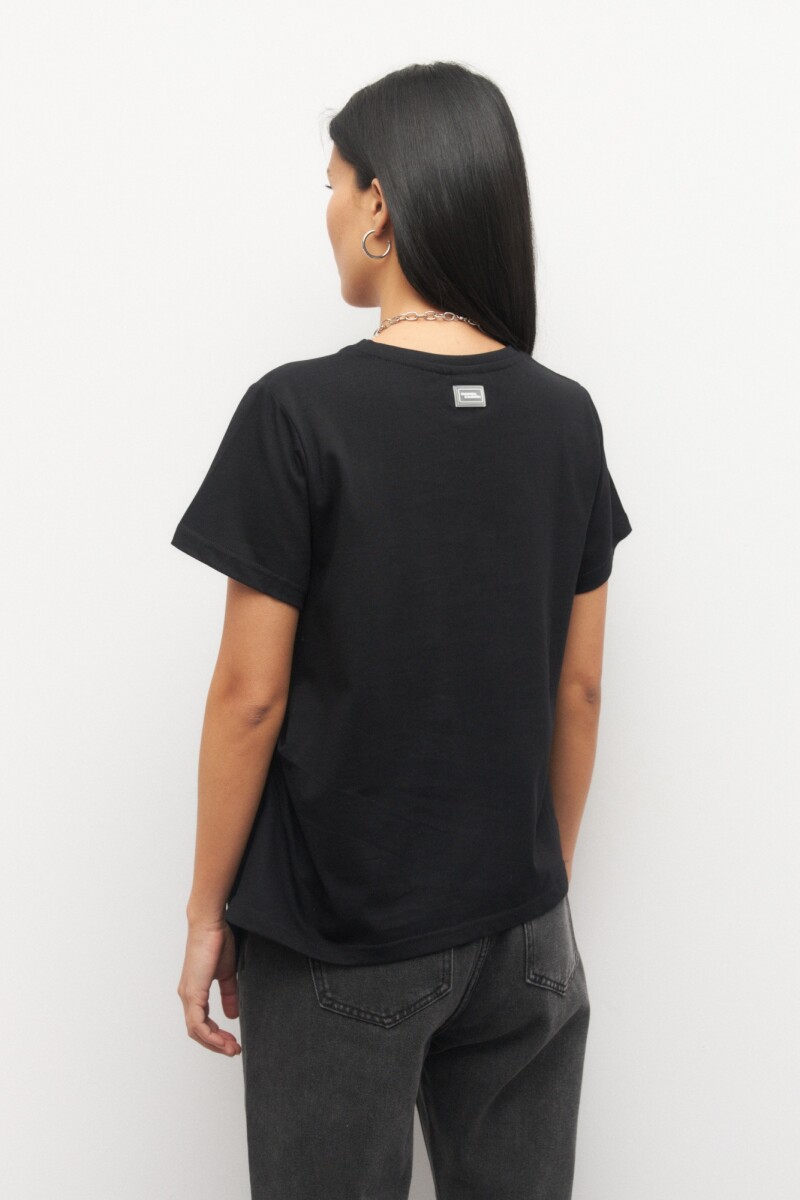 REMERA MONTAGUE Negro