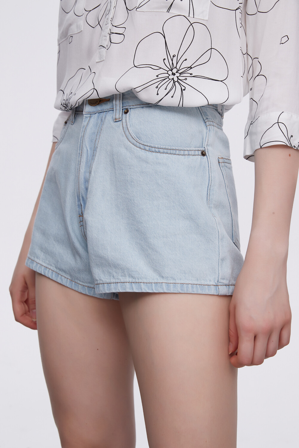 Short Kamala Celeste Claro