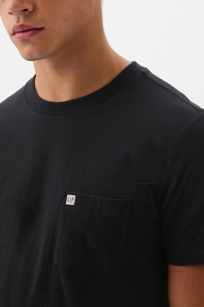 Remera Con Bolsillo Logo Gap Hombre Black