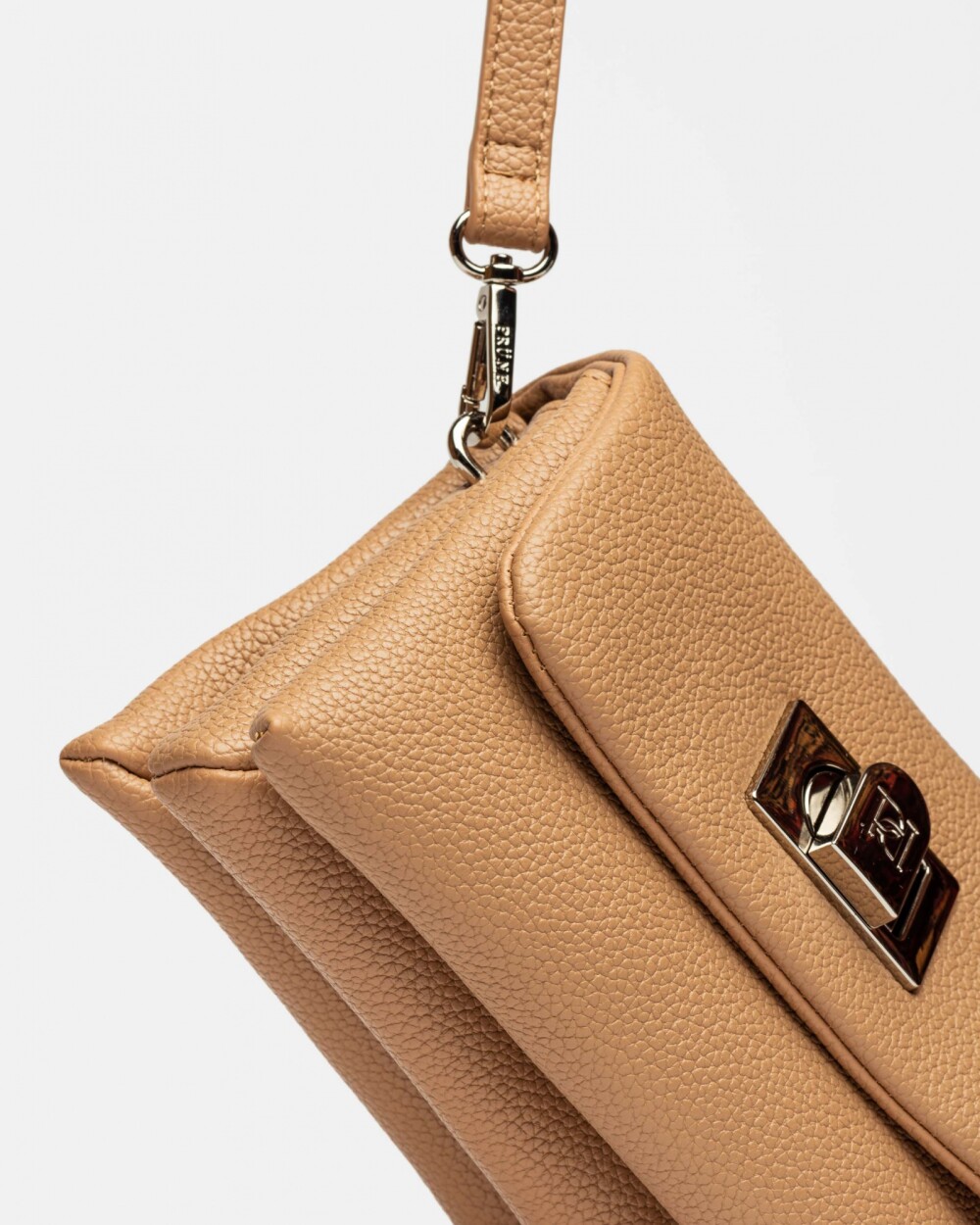 Mini bag Leisure en efecto cuero graneado Camel