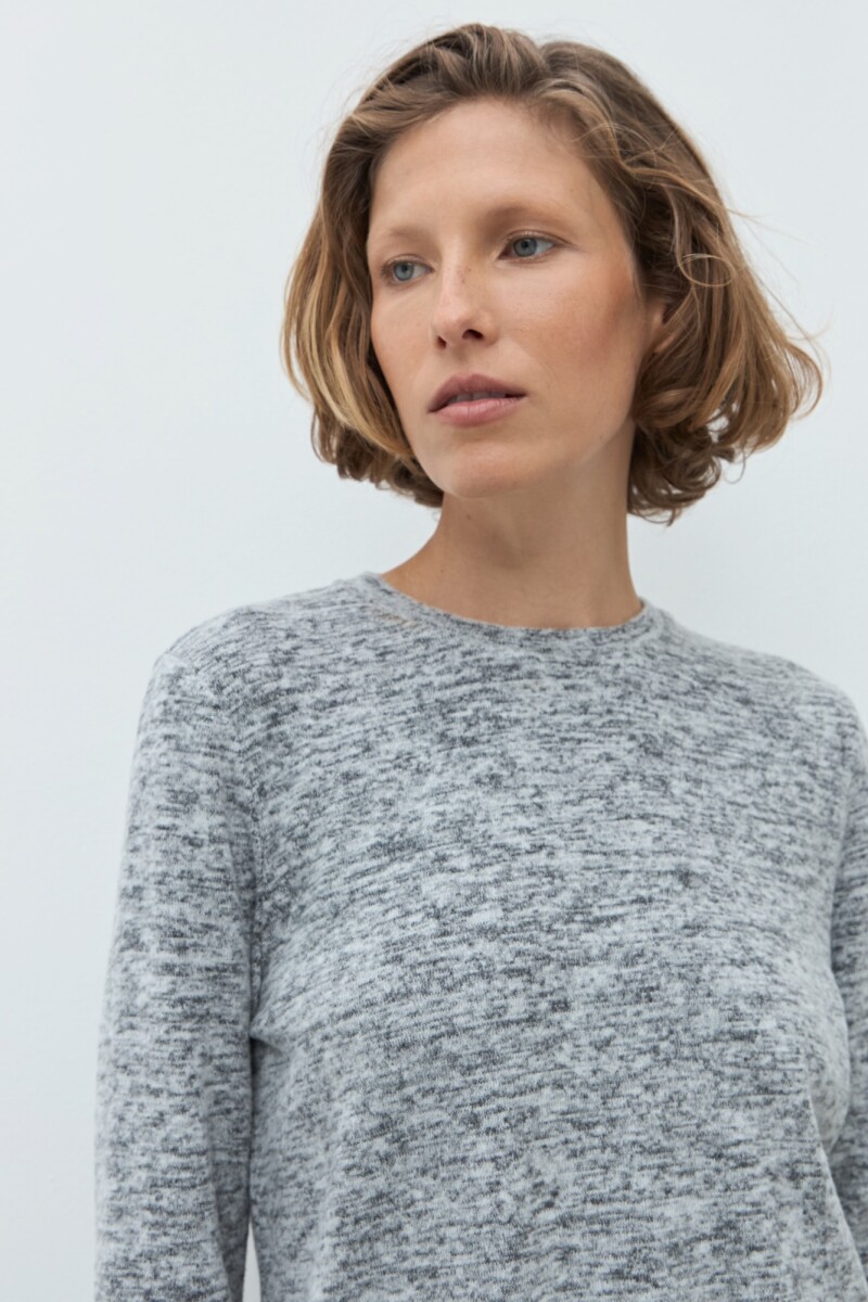 Remera texturada gris melange
