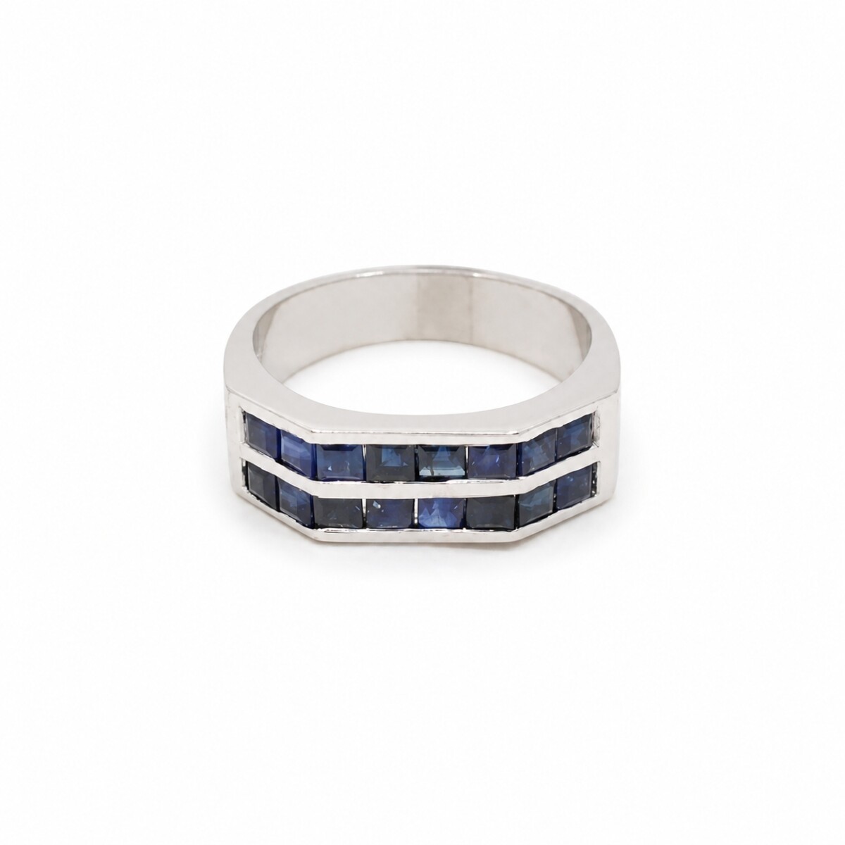 Anillo En Oro 18K Blanco Y Zafiros. 