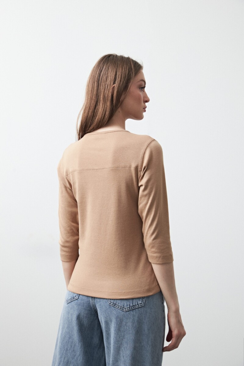 REMERA JALISCO Beige Oscuro