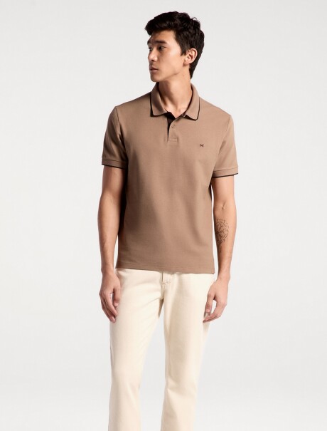 CAMISA DE CUELLO CON BORDADO MARRÓN