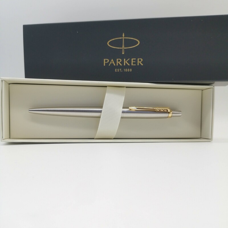 Lapicera Parker Jotter plateada con clip Dorado Lapicera Parker Jotter plateada con clip Dorado
