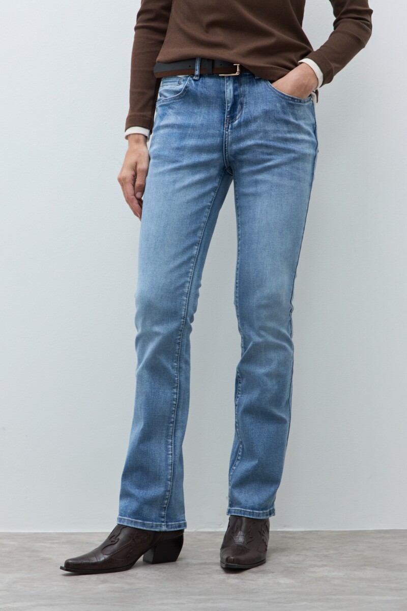 Jean recto Lily jean medio