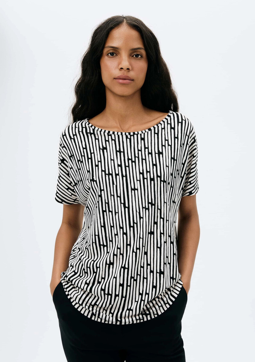 BLUSA ESTAMPADA DE MANGA CORTA - NEGRO 