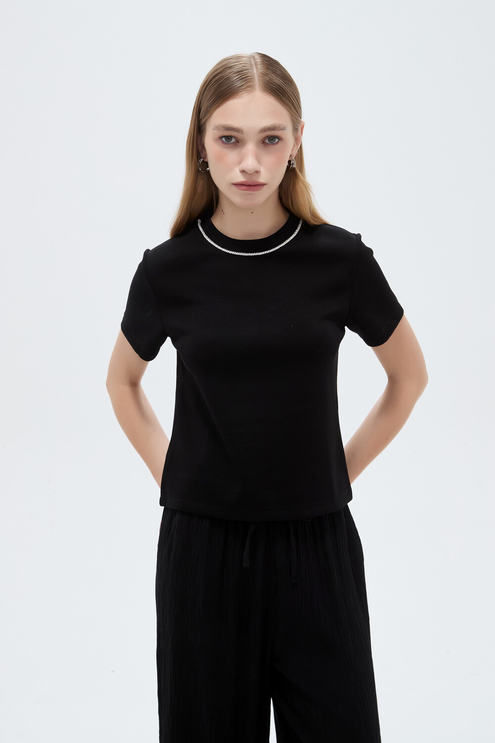 Remera Poit Negro