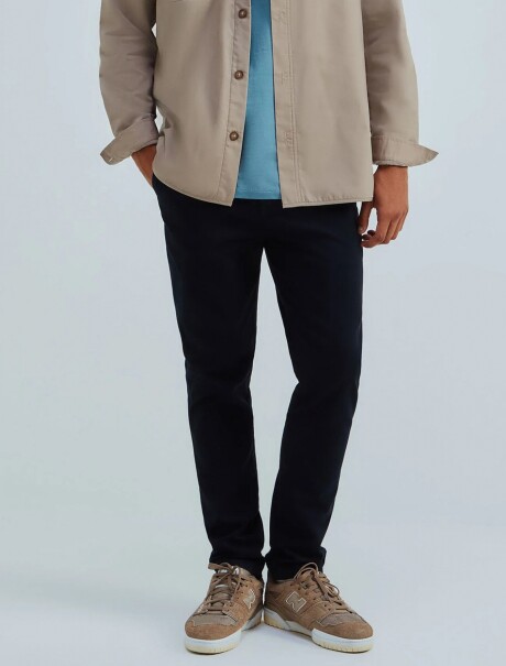 PANTALÓN TIPO GABARDINA MODELO CHINO NEGRO