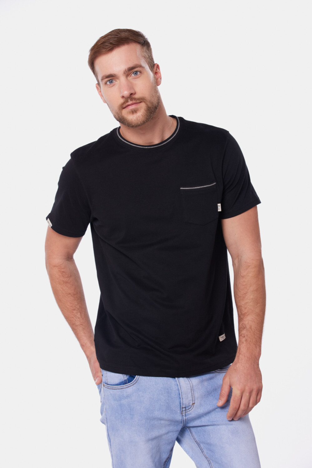 REMERA LISA Negro