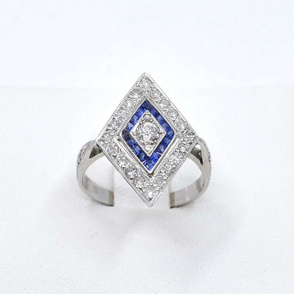 Anillo En Oro 18K, Platino, Brillantes Y Zafiros Sinteticos Anillo En Oro 18K, Platino, Brillantes Y Zafiros Sinteticos