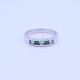 Anillo medio sin fin oro 18k blanco carril con esmeraldas carré y brillantes. Anillo medio sin fin oro 18k blanco carril con esmeraldas carré y brillantes.
