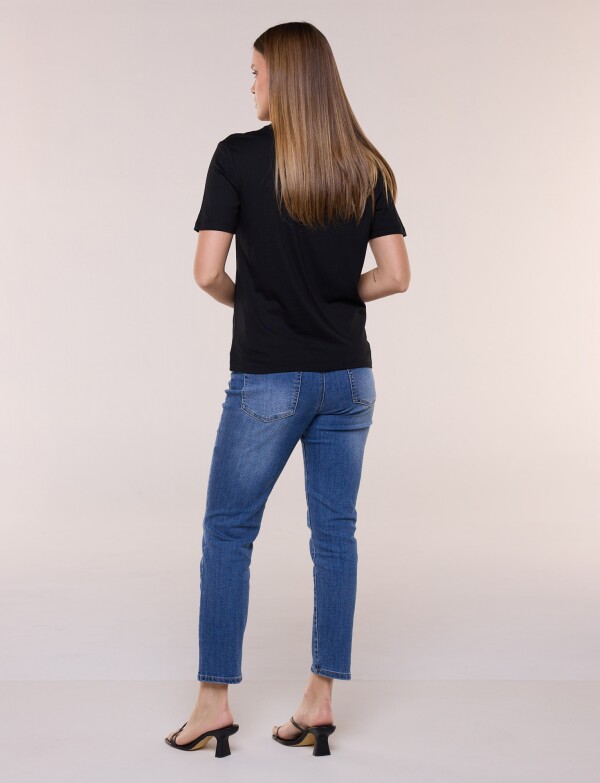 Remera De Algodón Con Aplique De Piedras En Escote NEGRO