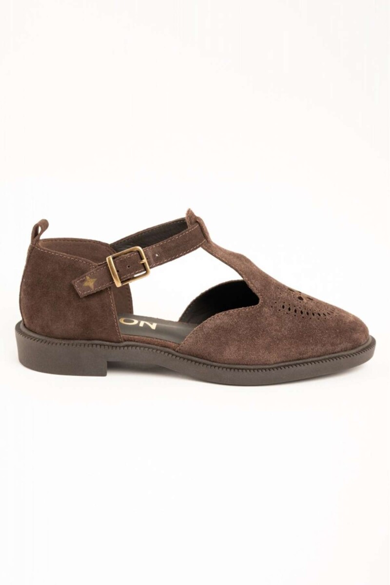 Sandalia Cerrada Con Tira Ajustable - Chocolate 