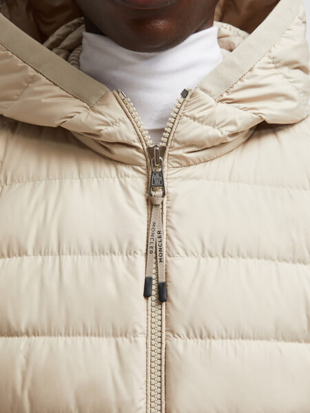 Moncler - Chaqueta rellena de plumas con capucha, Galion Crema