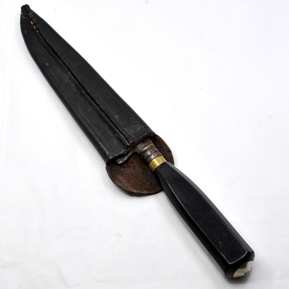 Cuchillo Antiguo Hoja J.M.Mailhos Cazador A La Punta. Cabo De Urea Cuchillo Antiguo Hoja J.M.Mailhos Cazador A La Punta. Cabo De Urea