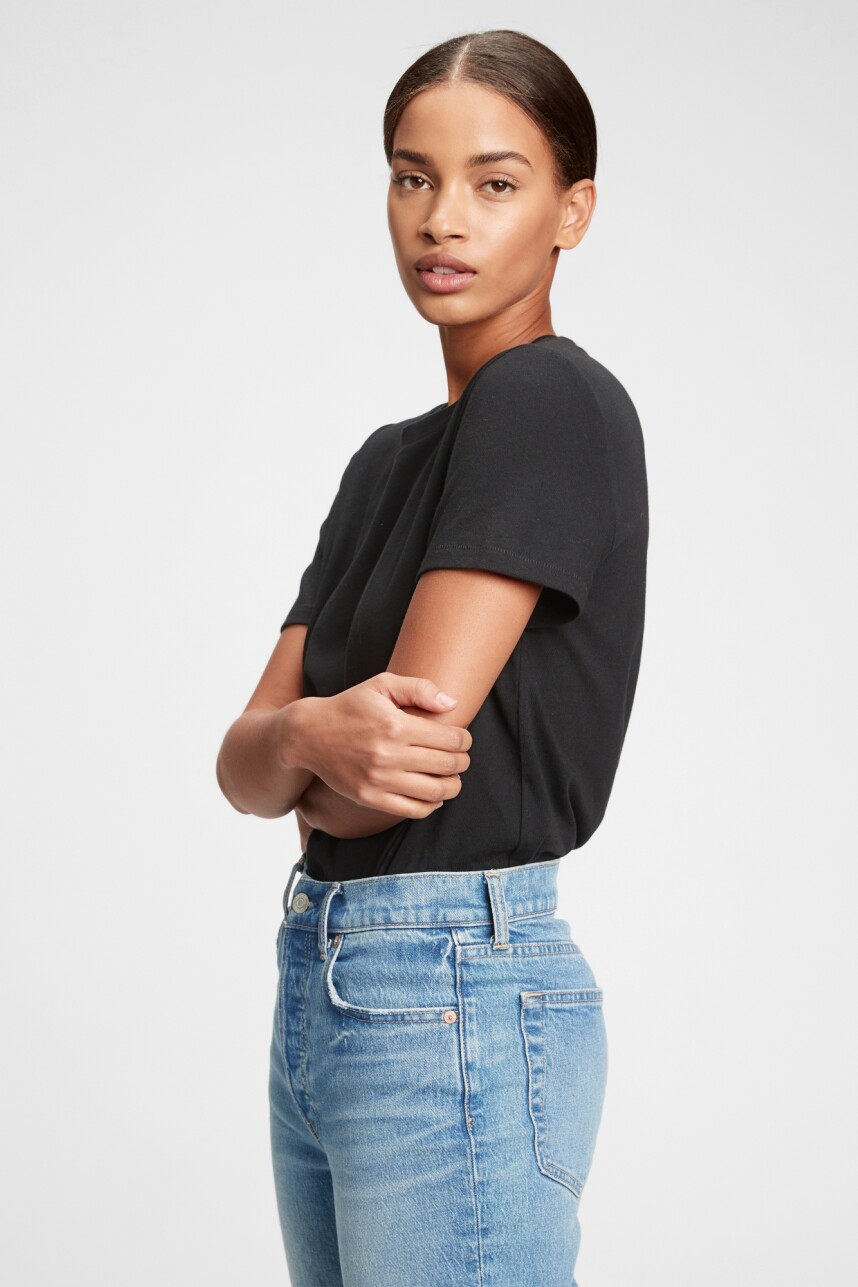 Remera Básica Cuello Redondo Manga Corta Mujer True Black V2