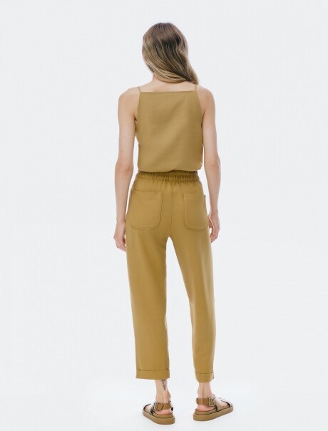 PANTALÓN CARROT CINTURA ALTA MARRÓN