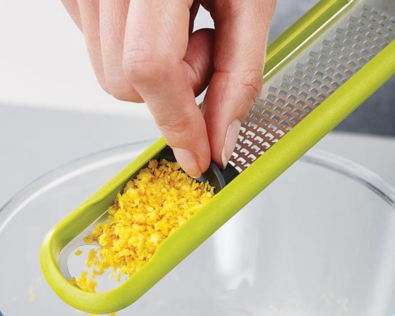 Rallador mini, ergonómico con limpiador integrado Rallador mini, ergonómico con limpiador integrado