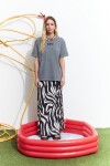 Remera washed bordada daydream gris