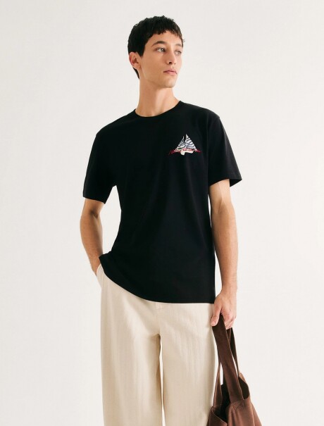 CAMISETA CON ESTAMPA NEGRO