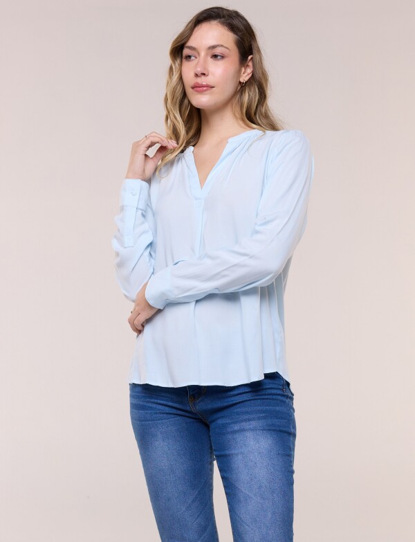 Blusa Fluida Escote En V Con Pliegue Central CELESTE CLARO