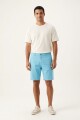 Bermuda con bolsillos AZUL CLARO