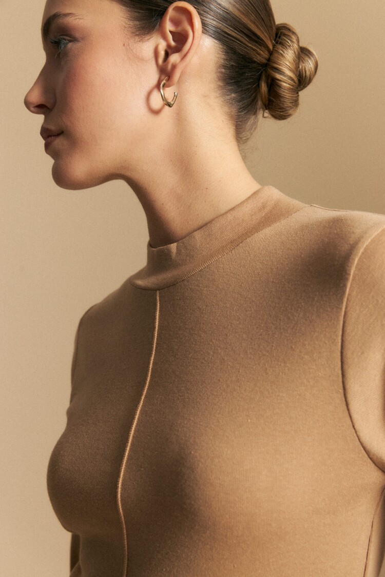 POLERA LAREDO Beige Oscuro