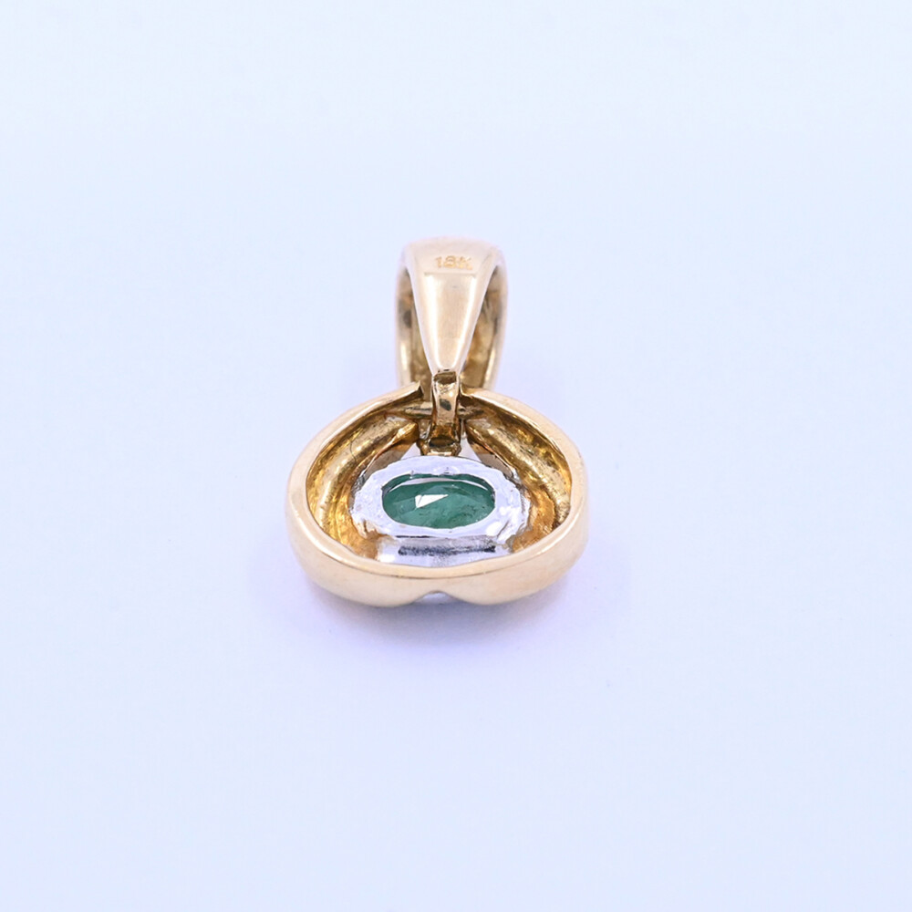 Colgante oro 18k 2 tonos con esmeralda oval y brillante. Colgante oro 18k 2 tonos con esmeralda oval y brillante.