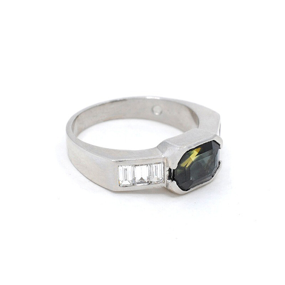 Anillo En Platino, Brillantes Y Zafiro Anillo En Platino, Brillantes Y Zafiro