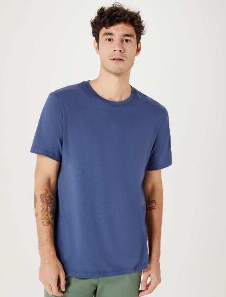 CAMISETA BÁSICA UNISSEX REGULAR WORLD AZUL ACERO