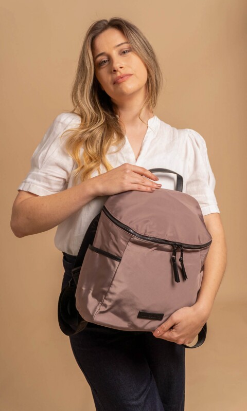 MOCHILA VIOLETA NUEZ