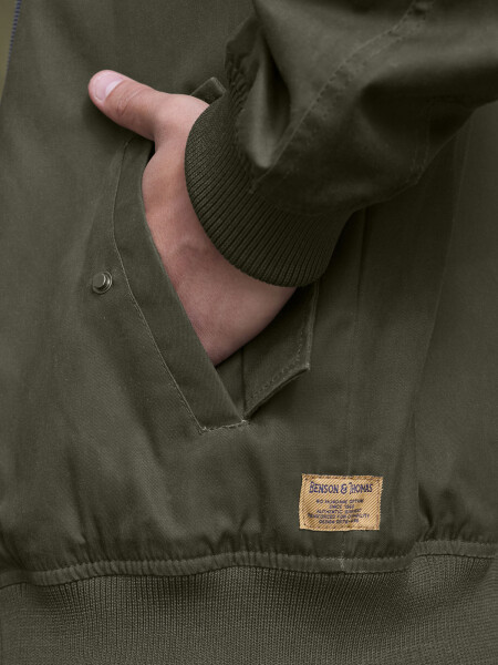 OUTWEAR TAURUS VERDE OSCURO