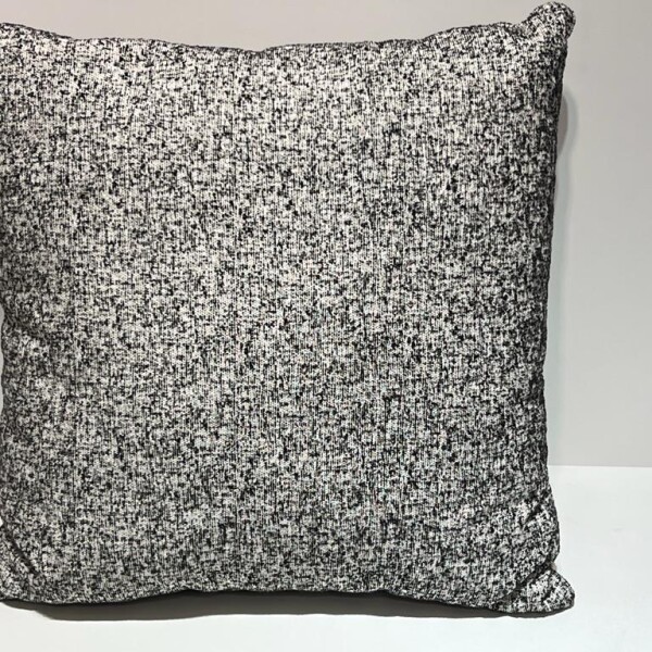 ALMOHADON BLANCO Y NEGRO JASPEADO ALMOHADON BLANCO Y NEGRO JASPEADO
