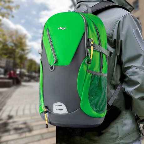 Mochila Urbana Arye 388 Tacuarembó con Portanotebook Verde