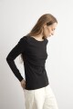 Remera escote bote negro