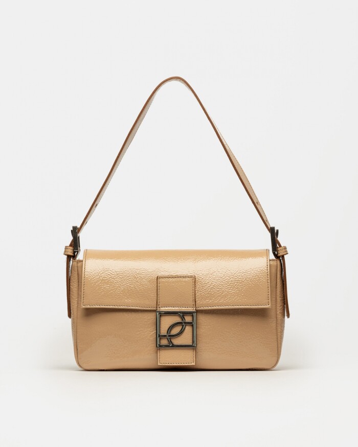 Cartera al hombro Signature en cuero charol Camel