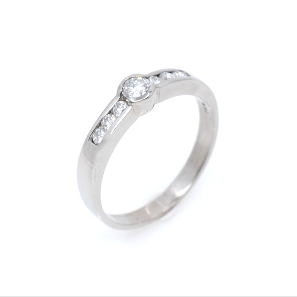 Anillo en oro 18k blanco y brillantes Anillo en oro 18k blanco y brillantes