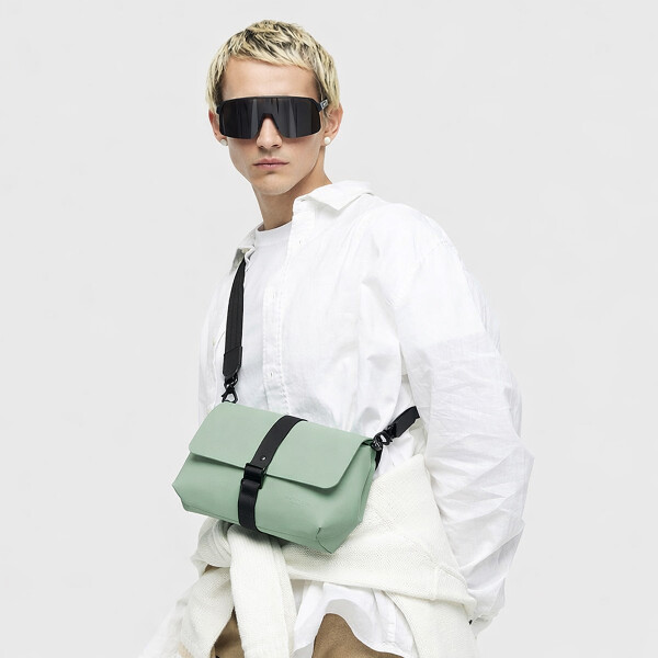 Bolso Gastón Luga 1,9L Impermeable Con Correa Ajustable Verde 1