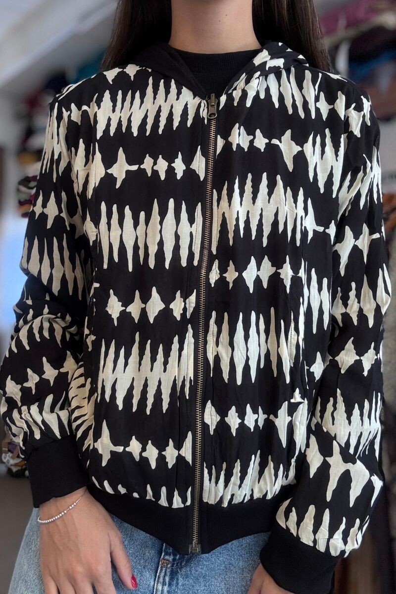 Campera capucha rayón Negra y blanca