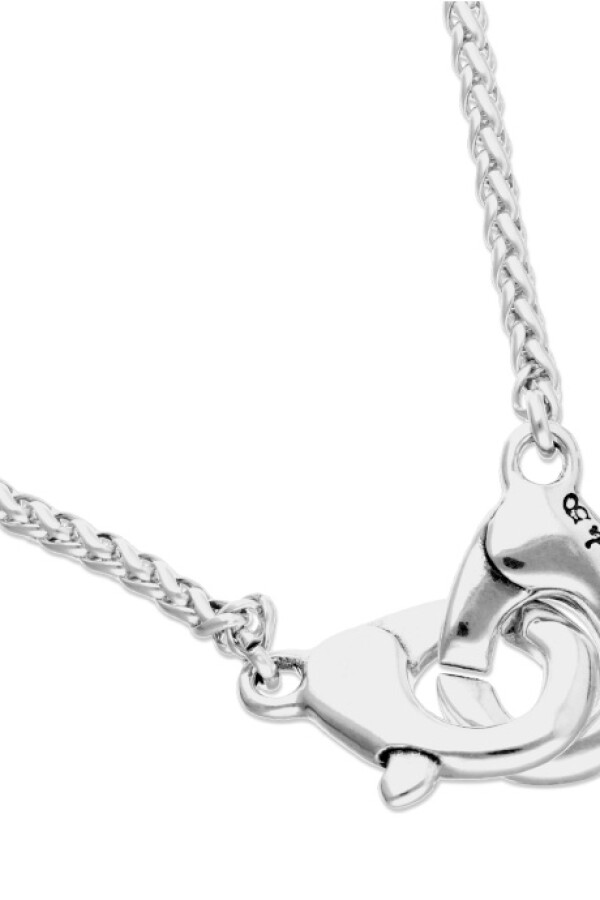 COLLAR BAÑADO EN PLATA CON DETALLE DE MOSQUETÓN ENTRELAZADO Colgante
