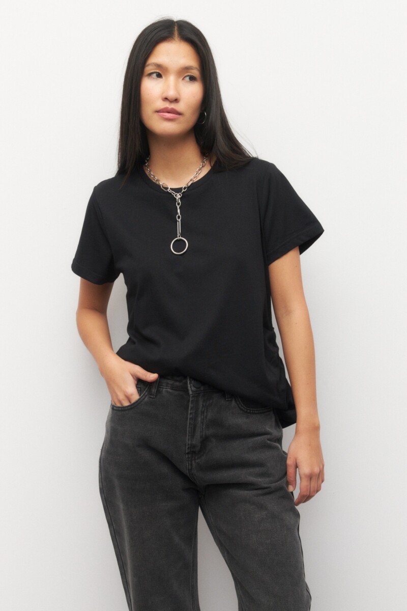 REMERA MONTAGUE Negro