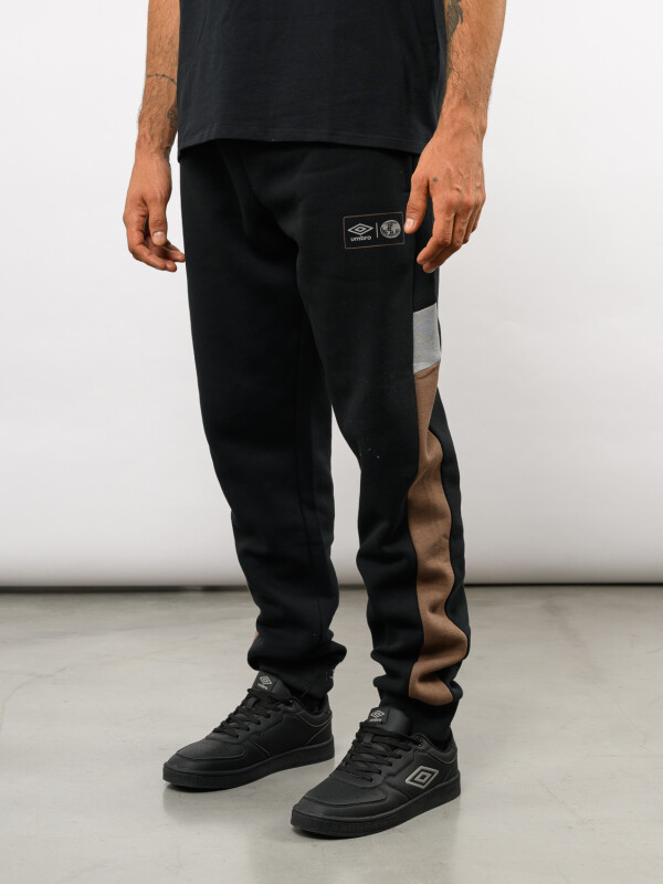 Pantalón District Umbro Hombre 002