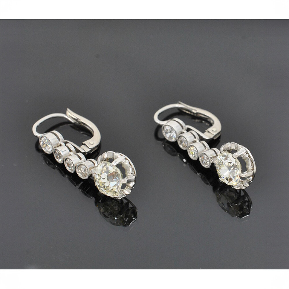Par De Caravanas En Oro 18K Blanco Y Brillantes 2,40 Ct. Aprox. Par De Caravanas En Oro 18K Blanco Y Brillantes 2,40 Ct. Aprox.