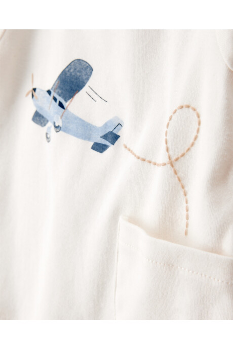 Set cuatro piezas de algodón, pantalón, remera, gorro y medias Set cuatro piezas de algodón, pantalón, remera, gorro y medias