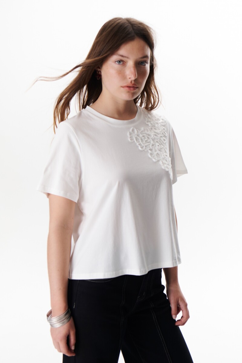 REMERA BLOOM BLANCO